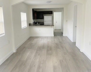 1527 Nw 63rd Street - Photo Thumbnail 3