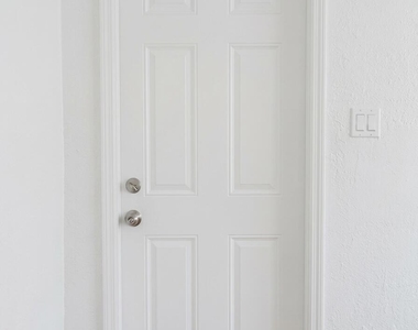1527 Nw 63rd Street - Photo Thumbnail 2