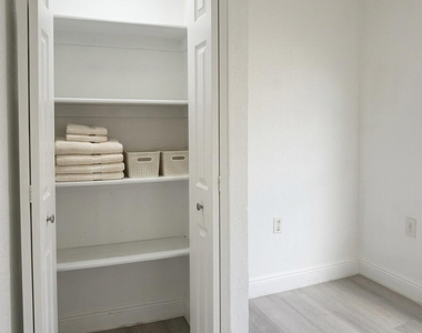 1527 Nw 63rd Street - Photo Thumbnail 6
