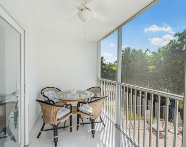 200 E Royal Palm Road - Photo Thumbnail 10