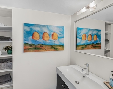 200 E Royal Palm Road - Photo Thumbnail 4