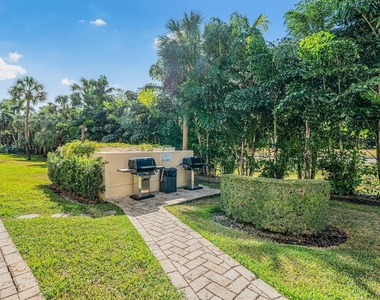 200 E Royal Palm Road - Photo Thumbnail 14