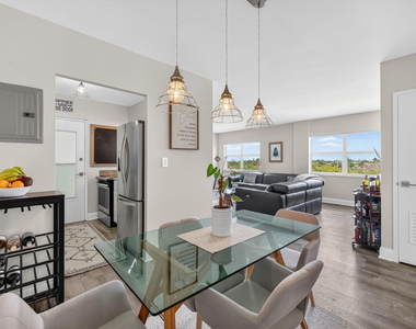 2555 Ne 11th Street - Photo Thumbnail 6