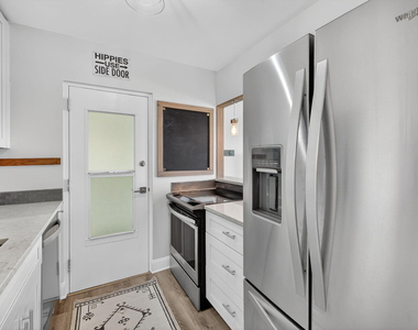 2555 Ne 11th Street - Photo Thumbnail 12