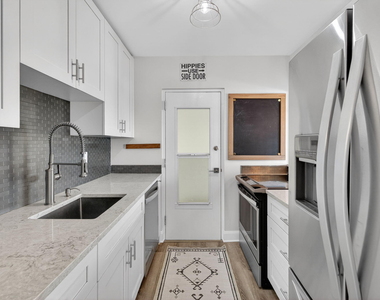 2555 Ne 11th Street - Photo Thumbnail 9