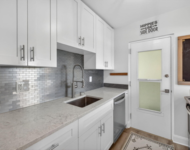 2555 Ne 11th Street - Photo Thumbnail 13