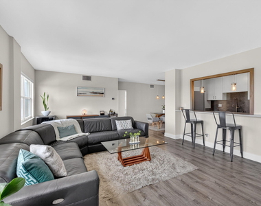 2555 Ne 11th Street - Photo Thumbnail 2