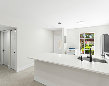 733 Nantucket Circle - Photo Thumbnail 2