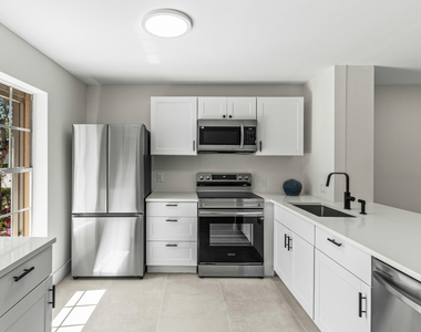733 Nantucket Circle - Photo Thumbnail 3