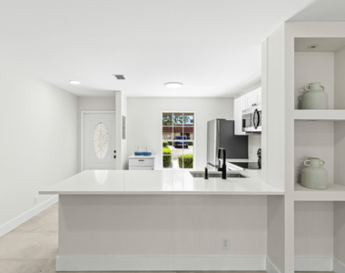 733 Nantucket Circle - Photo Thumbnail 5