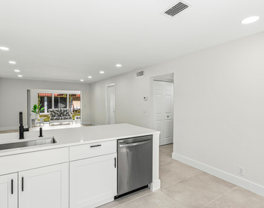 733 Nantucket Circle - Photo Thumbnail 4