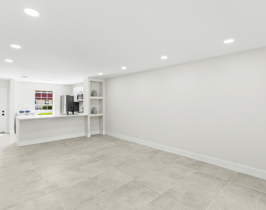 733 Nantucket Circle - Photo Thumbnail 12