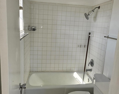 919 Selkirk Street - Photo Thumbnail 2