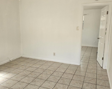 919 Selkirk Street - Photo Thumbnail 6