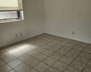 919 Selkirk Street - Photo Thumbnail 5