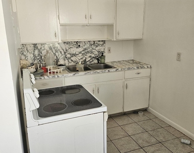 919 Selkirk Street - Photo Thumbnail 4