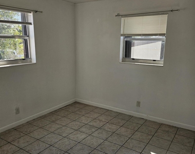 919 Selkirk Street - Photo Thumbnail 3