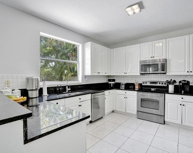 16405 Diamond Head Drive - Photo Thumbnail 18