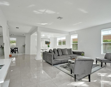 16405 Diamond Head Drive - Photo Thumbnail 7