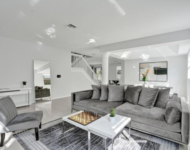 16405 Diamond Head Drive - Photo Thumbnail 8