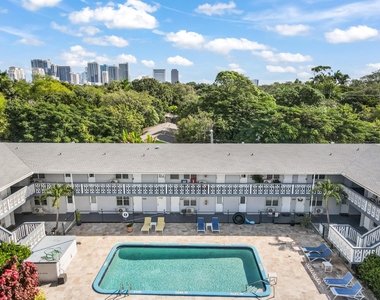 626 Sw 14th Avenue - Photo Thumbnail 2