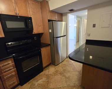 2500 Parkview Drive - Photo Thumbnail 7