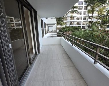 2500 Parkview Drive - Photo Thumbnail 1
