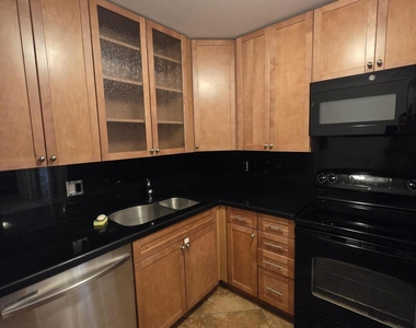 2500 Parkview Drive - Photo Thumbnail 5