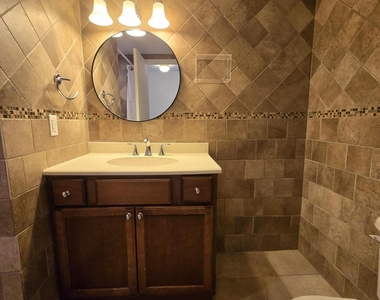 2500 Parkview Drive - Photo Thumbnail 11