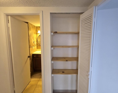 2500 Parkview Drive - Photo Thumbnail 8