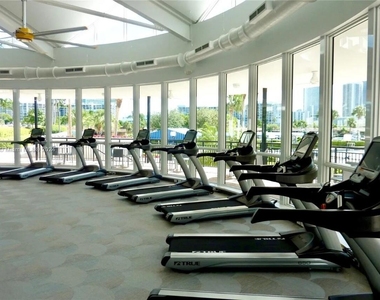 2500 Parkview Drive - Photo Thumbnail 17