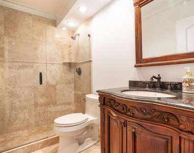4848 Ne 23rd Avenue - Photo Thumbnail 13