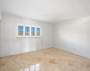 4848 Ne 23rd Avenue - Photo Thumbnail 11