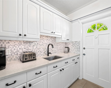 3015 Seville Street - Photo Thumbnail 11
