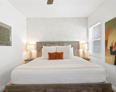 3015 Seville Street - Photo Thumbnail 21