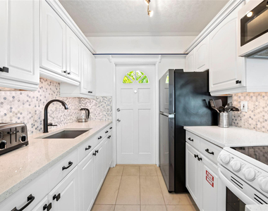 3015 Seville Street - Photo Thumbnail 10