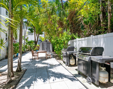 3015 Seville Street - Photo Thumbnail 28