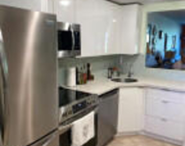 4031 N Cypress Drive - Photo Thumbnail 2