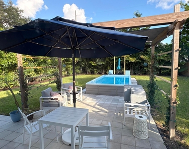 127 Sw 10th Avenue - Photo Thumbnail 1