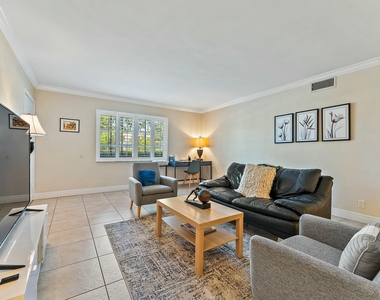 3036 Park Avenue - Photo Thumbnail 3