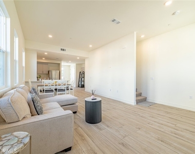 160 N New Ave - Photo Thumbnail 3