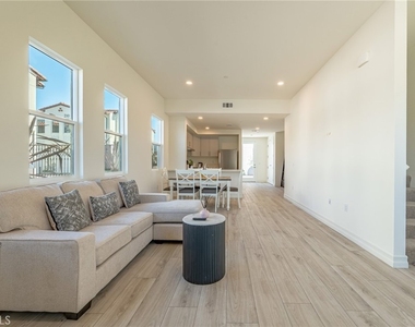 160 N New Ave - Photo Thumbnail 2