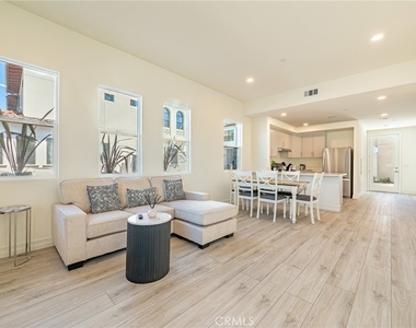 160 N New Ave - Photo Thumbnail 4