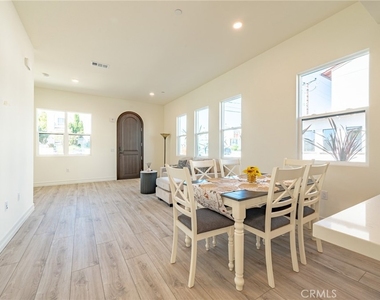 160 N New Ave - Photo Thumbnail 6