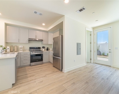 160 N New Ave - Photo Thumbnail 10