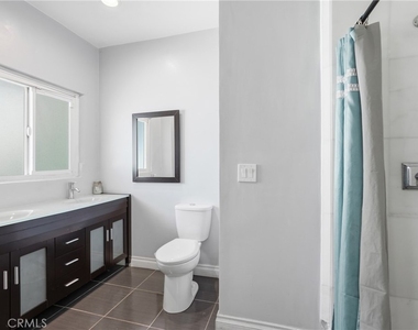 8647 Corbin Avenue - Photo Thumbnail 20