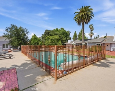 8647 Corbin Avenue - Photo Thumbnail 35