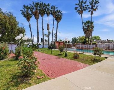 8647 Corbin Avenue - Photo Thumbnail 34