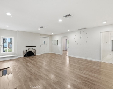 8647 Corbin Avenue - Photo Thumbnail 3