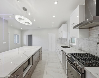 8647 Corbin Avenue - Photo Thumbnail 9